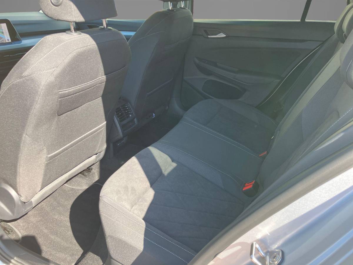 Volkswagen Golf Volkswagen Golf Variant 1.0eTSI/110PK Life DSG · Navigatie · Camera + Parkeersensoren · Apple/Android Car Play · Stoelverwarming · Elektrische stoelverstelling ·