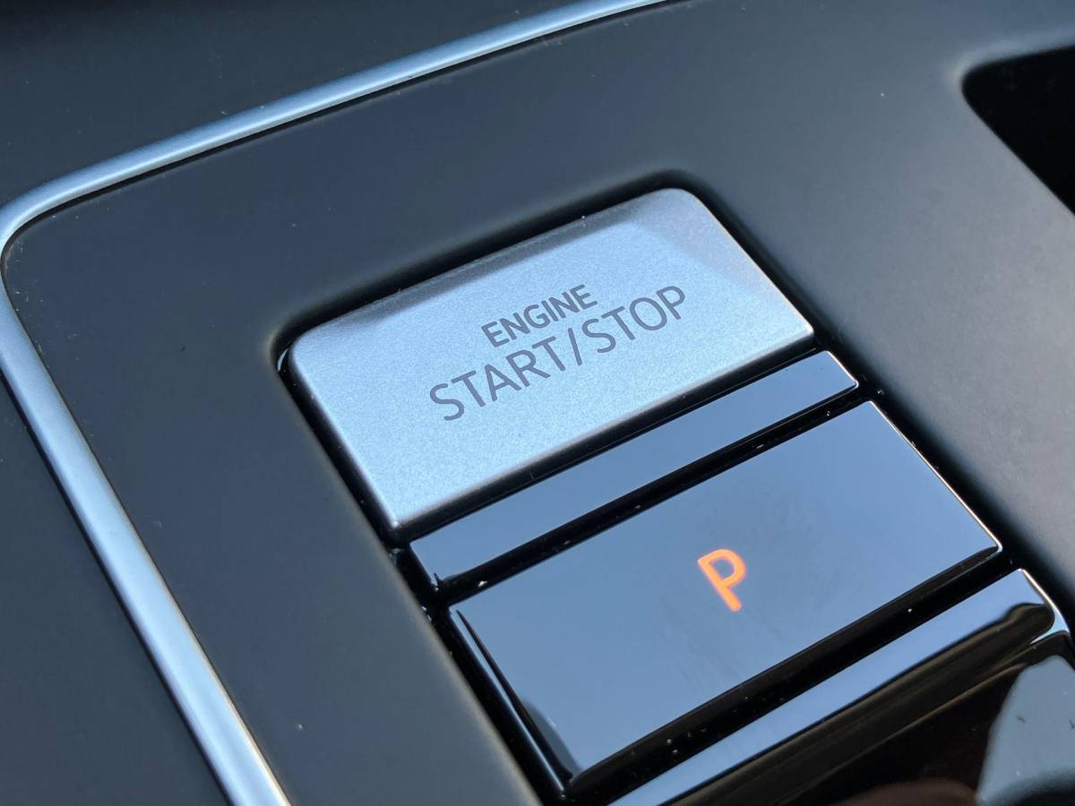 Volkswagen Golf Volkswagen Golf Variant 1.0eTSI/110PK Life DSG · Navigatie · Camera + Parkeersensoren · Apple/Android Car Play · Stoelverwarming · Elektrische stoelverstelling ·