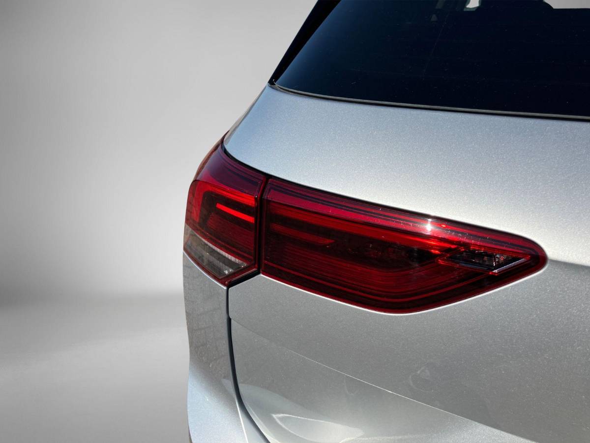 Volkswagen Golf Volkswagen Golf Variant 1.0eTSI/110PK Life DSG · Navigatie · Camera + Parkeersensoren · Apple/Android Car Play · Stoelverwarming · Elektrische stoelverstelling ·