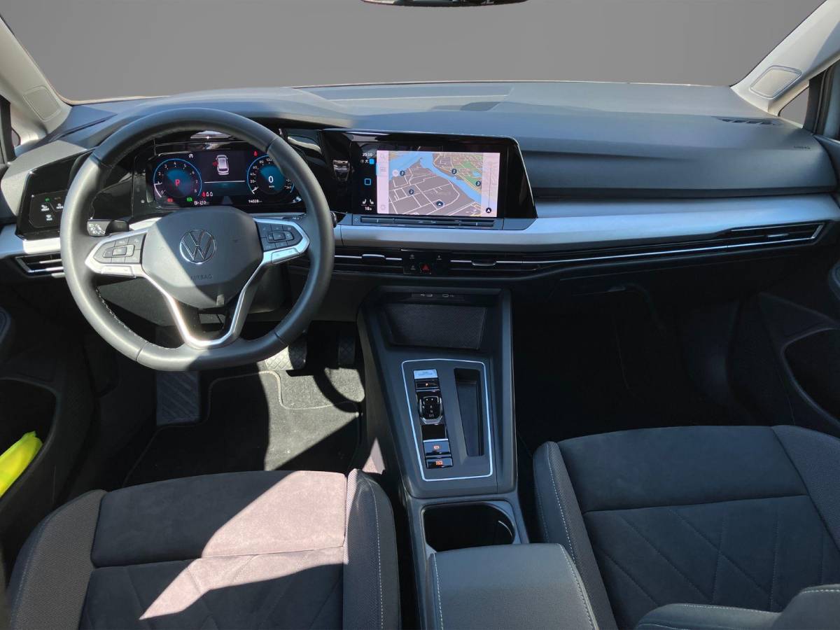Volkswagen Golf Volkswagen Golf Variant 1.0eTSI/110PK Life DSG · Navigatie · Camera + Parkeersensoren · Apple/Android Car Play · Stoelverwarming · Elektrische stoelverstelling ·