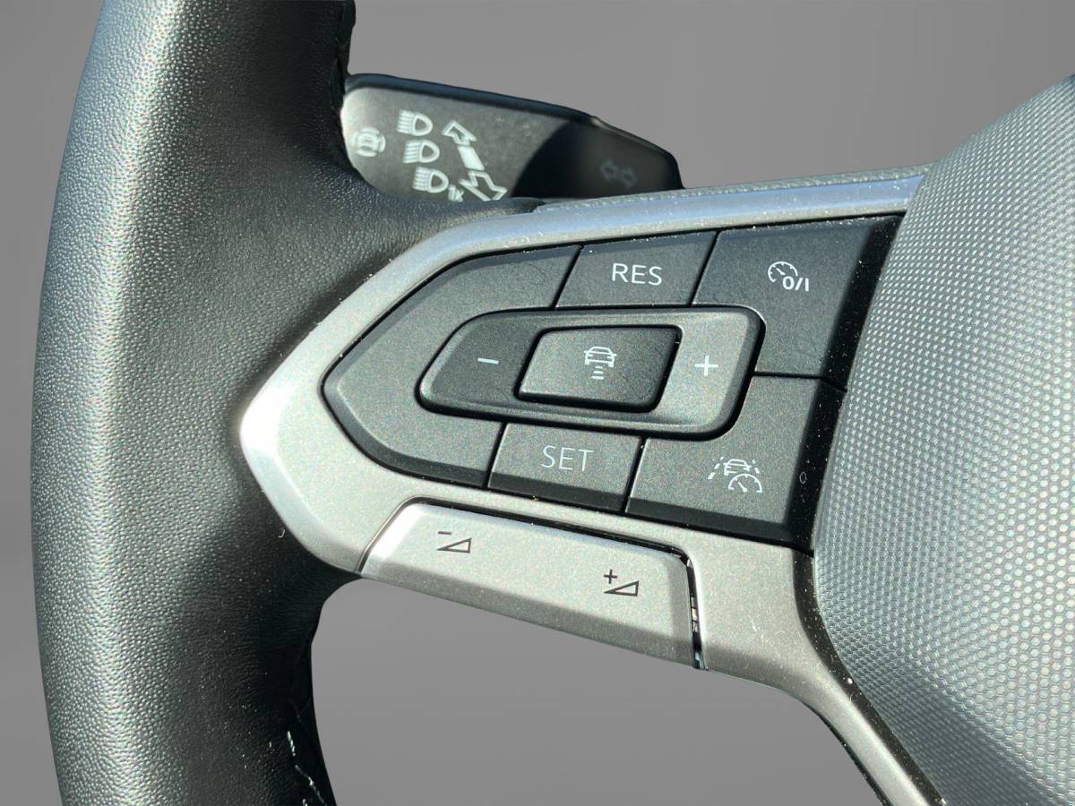 Volkswagen Golf Volkswagen Golf Variant 1.0eTSI/110PK Life DSG · Navigatie · Camera + Parkeersensoren · Apple/Android Car Play · Stoelverwarming · Elektrische stoelverstelling ·