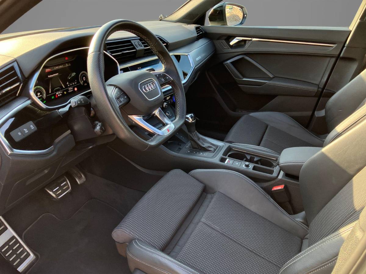 Audi Q3 Audi Q3 Sportback 45 TFSIe 180KW/245PK S Edition Panoramadak · Camera + parkeersensoren · Apple/Android Car Play ·