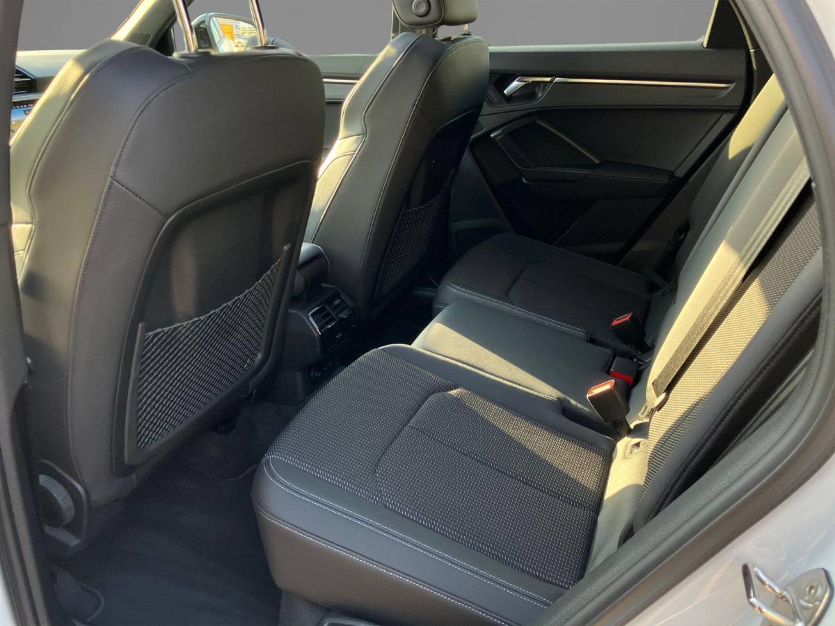 Audi Q3 Audi Q3 Sportback 45 TFSIe 180KW/245PK S Edition Panoramadak · Camera + parkeersensoren · Apple/Android Car Play ·