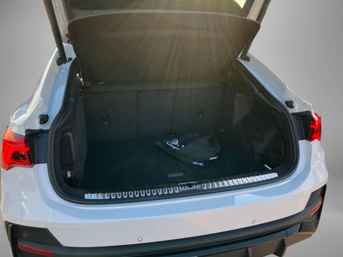 Audi Q3 Audi Q3 Sportback 45 TFSIe 180KW/245PK S Edition Panoramadak · Camera + parkeersensoren · Apple/Android Car Play ·
