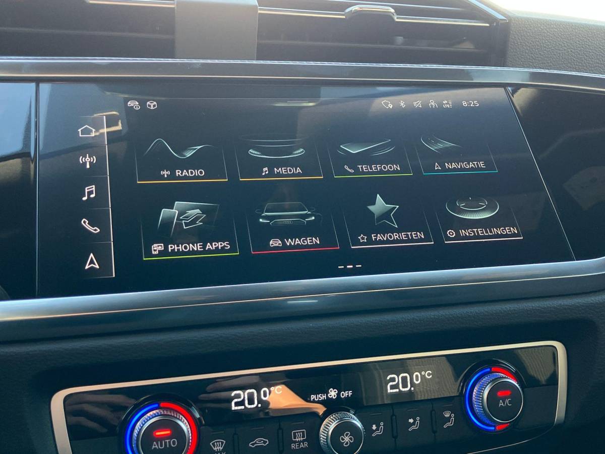 Audi Q3 Audi Q3 Sportback 45 TFSIe 180KW/245PK S Edition Panoramadak · Camera + parkeersensoren · Apple/Android Car Play ·