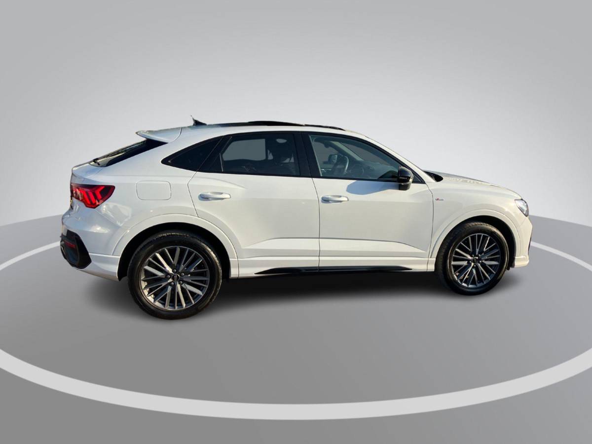 Audi Q3 Audi Q3 Sportback 45 TFSIe 180KW/245PK S Edition Panoramadak · Camera + parkeersensoren · Apple/Android Car Play ·
