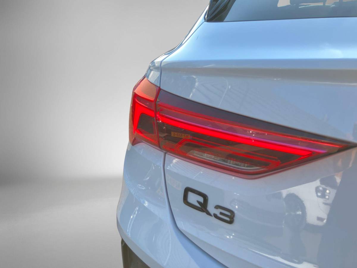 Audi Q3 Audi Q3 Sportback 45 TFSIe 180KW/245PK S Edition Panoramadak · Camera + parkeersensoren · Apple/Android Car Play ·
