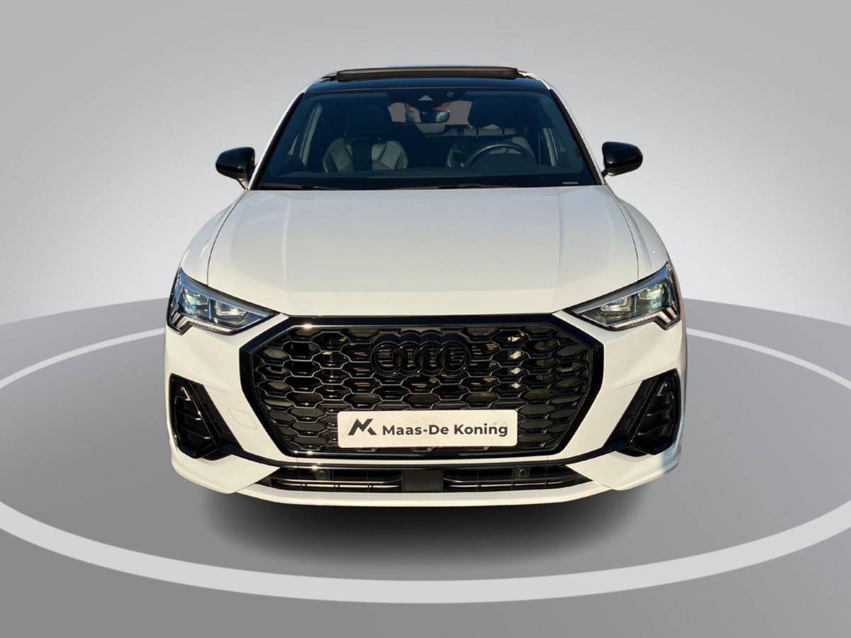 Audi Q3 Audi Q3 Sportback 45 TFSIe 180KW/245PK S Edition Panoramadak · Camera + parkeersensoren · Apple/Android Car Play ·