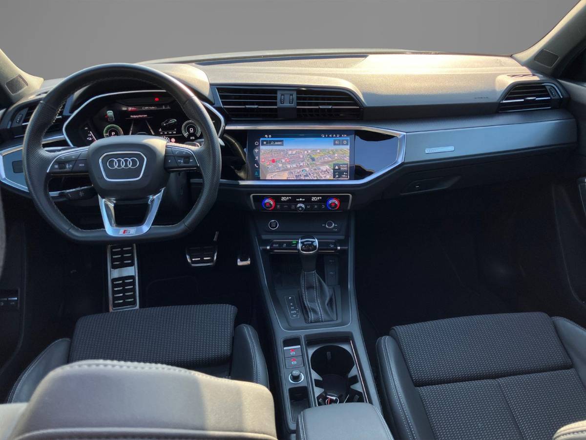 Audi Q3 Audi Q3 Sportback 45 TFSIe 180KW/245PK S Edition Panoramadak · Camera + parkeersensoren · Apple/Android Car Play ·
