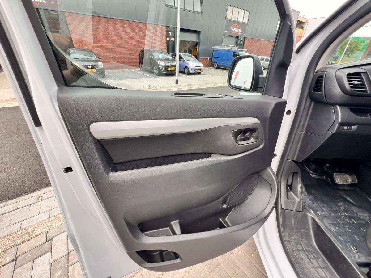 Fiat Scudo Fiat Scudo 2.0 MultiJet 180 L3 DC 180 pk dubbele cabine camera 6 pers.