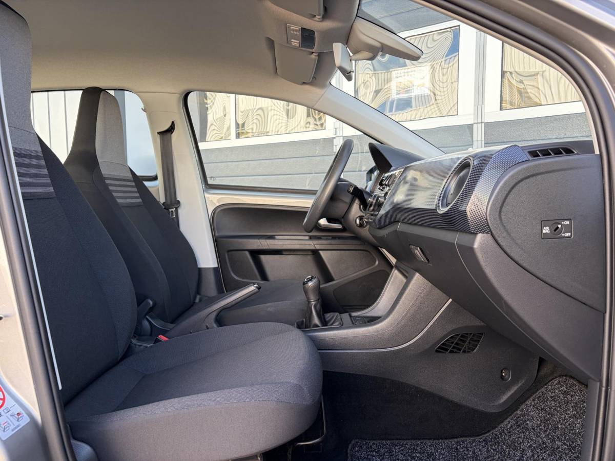 Volkswagen up! Volkswagen Up! 1.0 BMT move up! | Cruise | Airco | CV | Parkeer sensoren | Compleet onderhoud |