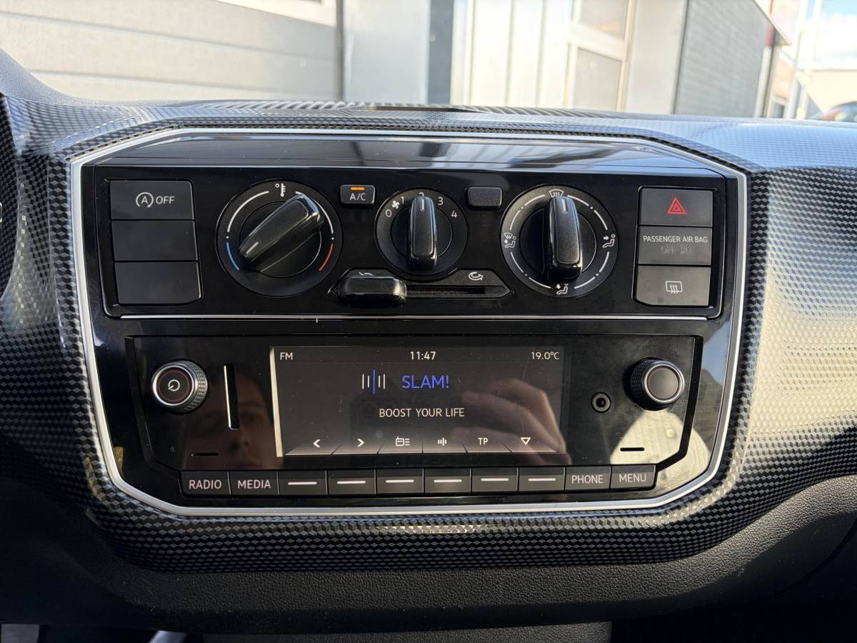 Volkswagen up! Volkswagen Up! 1.0 BMT move up! | Cruise | Airco | CV | Parkeer sensoren | Compleet onderhoud |