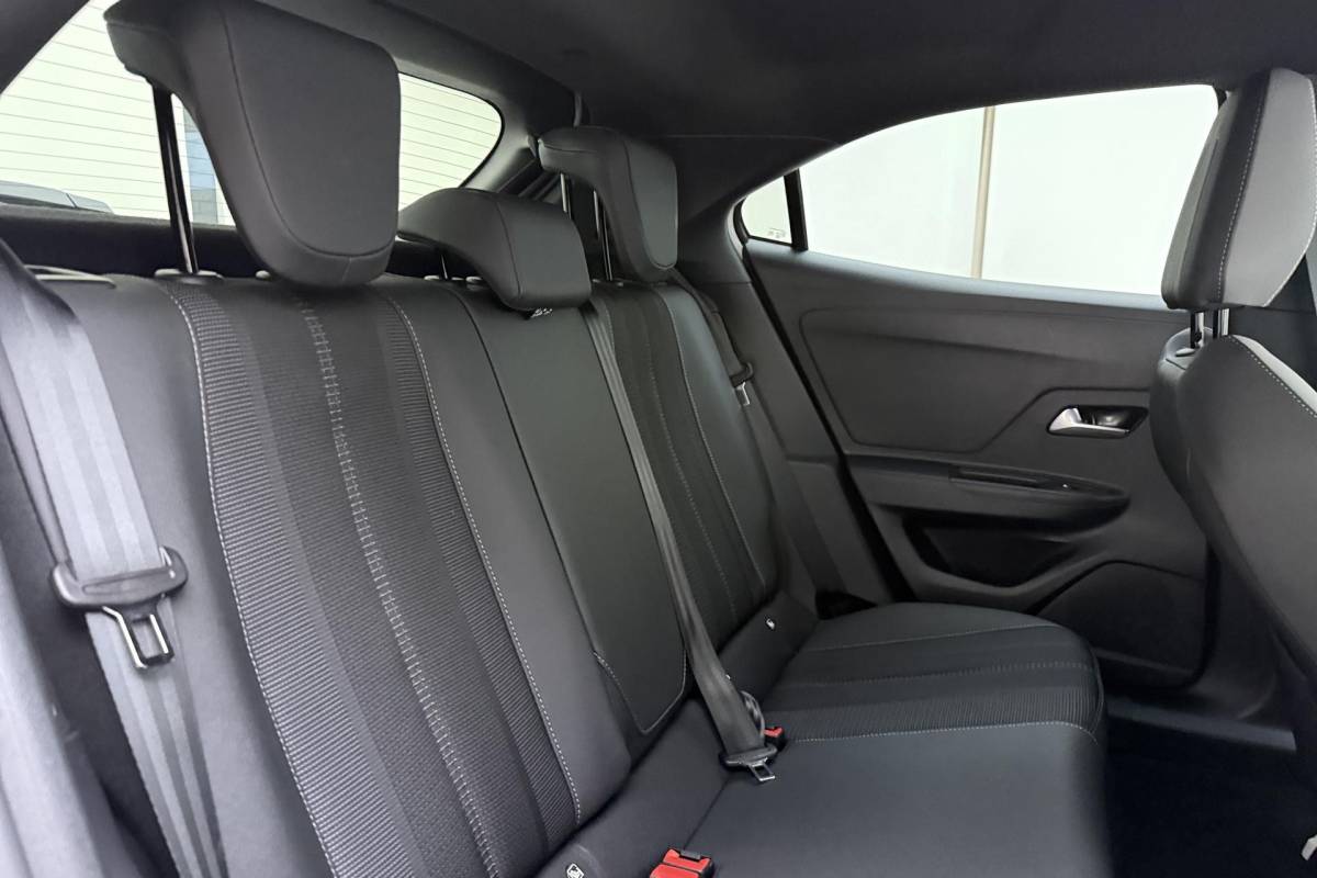 Opel Mokka Opel Mokka 1.2 Turbo Hybrid GS | Automaat | Stoelverwarming | Stuurverwarming | Apple carplay/Android auto | Camera | 18” lichtmetalen velgen