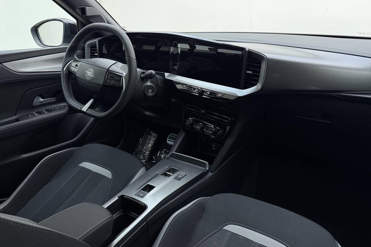 Opel Mokka Opel Mokka 1.2 Turbo Hybrid GS | Automaat | Stoelverwarming | Stuurverwarming | Apple carplay/Android auto | Camera | 18” lichtmetalen velgen