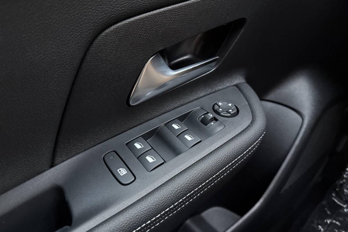 Opel Mokka Opel Mokka 1.2 Turbo Hybrid GS | Automaat | Stoelverwarming | Stuurverwarming | Apple carplay/Android auto | Camera | 18” lichtmetalen velgen