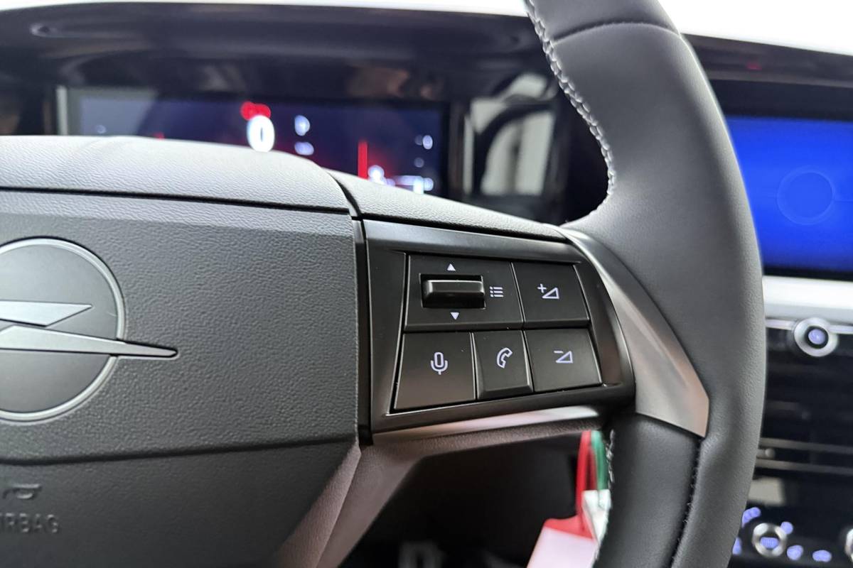 Opel Mokka Opel Mokka 1.2 Turbo Hybrid GS | Automaat | Stoelverwarming | Stuurverwarming | Apple carplay/Android auto | Camera | 18” lichtmetalen velgen
