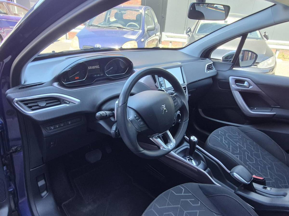 Peugeot 2008 Peugeot 2008 1.2 PureTech Style pano dak LED
