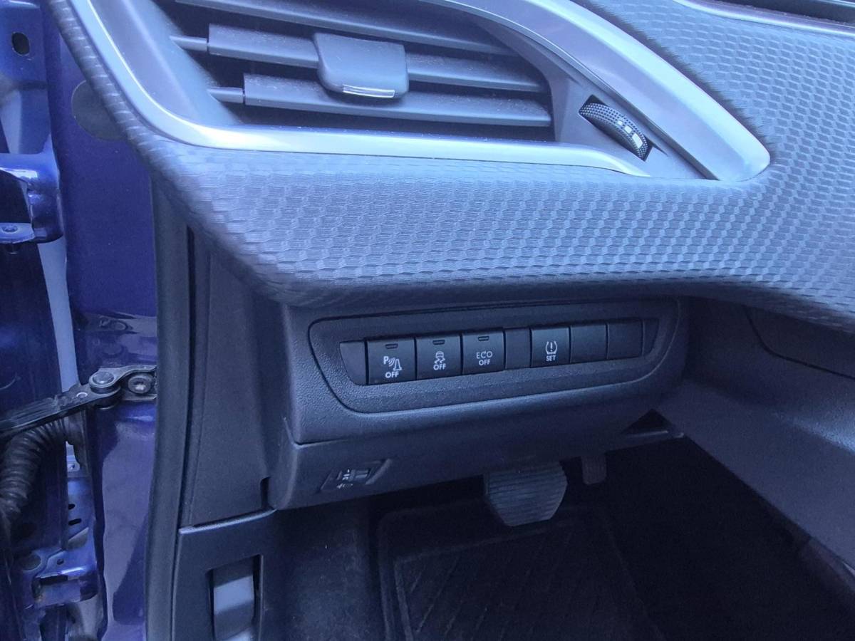 Peugeot 2008 Peugeot 2008 1.2 PureTech Style pano dak LED