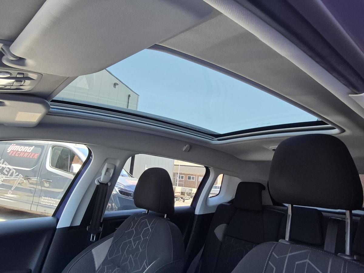 Peugeot 2008 Peugeot 2008 1.2 PureTech Style pano dak LED