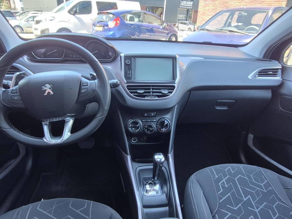 Peugeot 2008 Peugeot 2008 1.2 PureTech Style pano dak LED