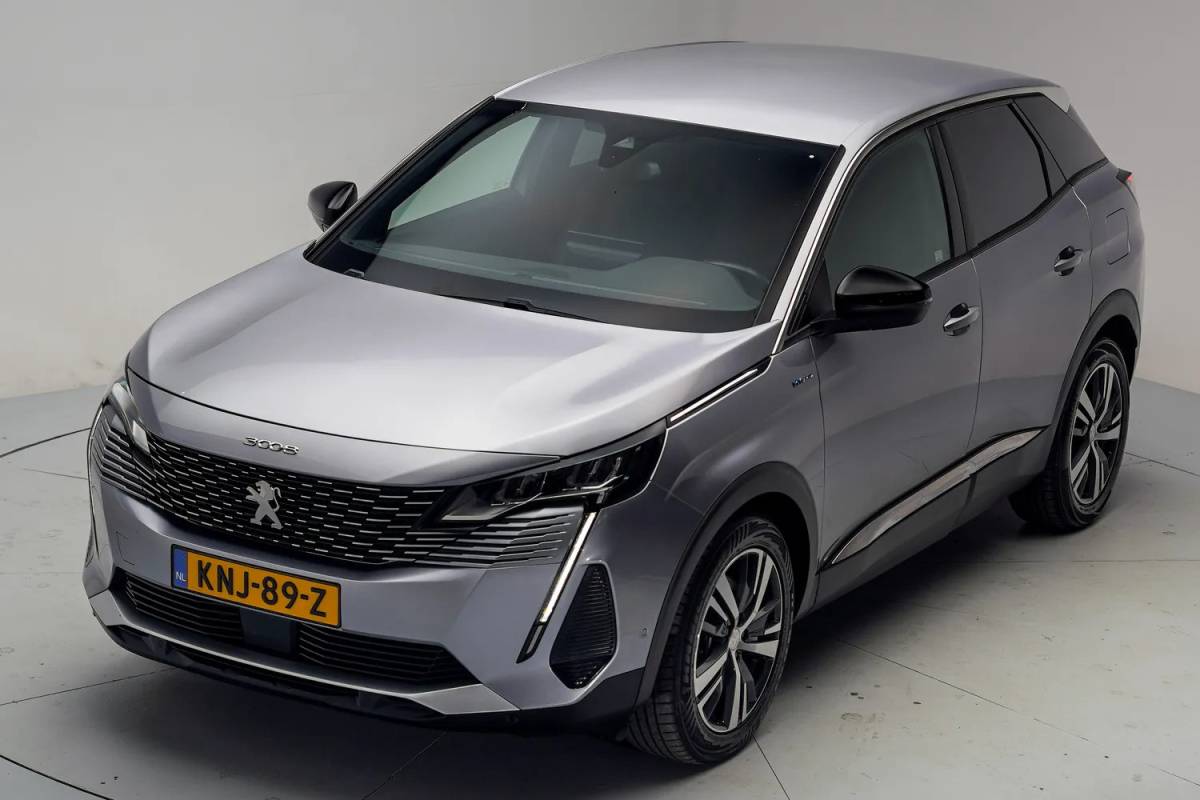 Peugeot 3008 Peugeot 3008 1.6 HYbrid 225pk Allure Aut.[ Clima / ECC Navi Apple / Android Camera ]