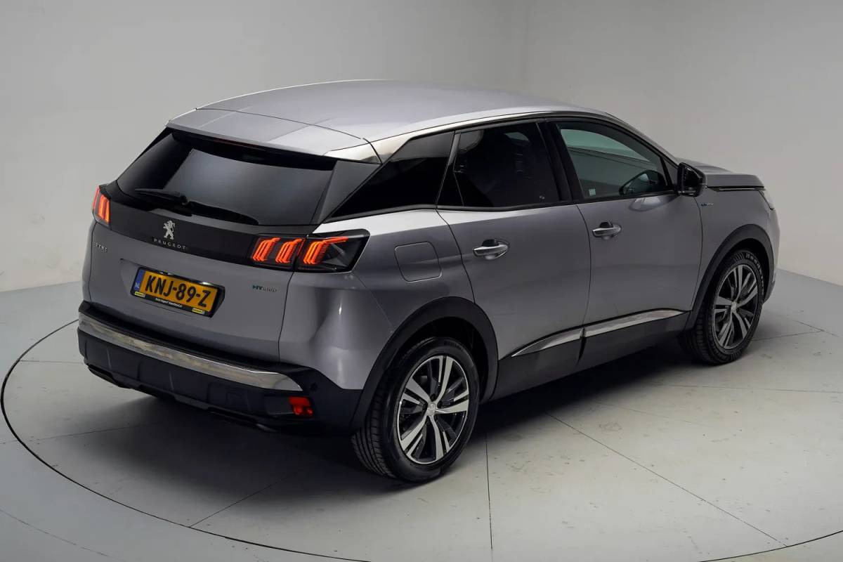 Peugeot 3008 Peugeot 3008 1.6 HYbrid 225pk Allure Aut.[ Clima / ECC Navi Apple / Android Camera ]
