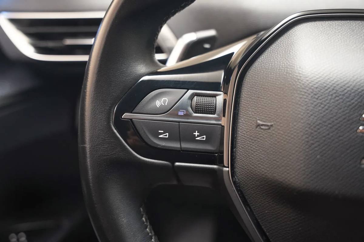 Peugeot 3008 Peugeot 3008 1.6 HYbrid 225pk Allure Aut.[ Clima / ECC Navi Apple / Android Camera ]