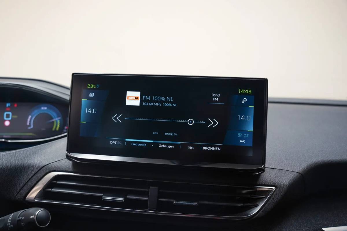 Peugeot 3008 Peugeot 3008 1.6 HYbrid 225pk Allure Aut.[ Clima / ECC Navi Apple / Android Camera ]