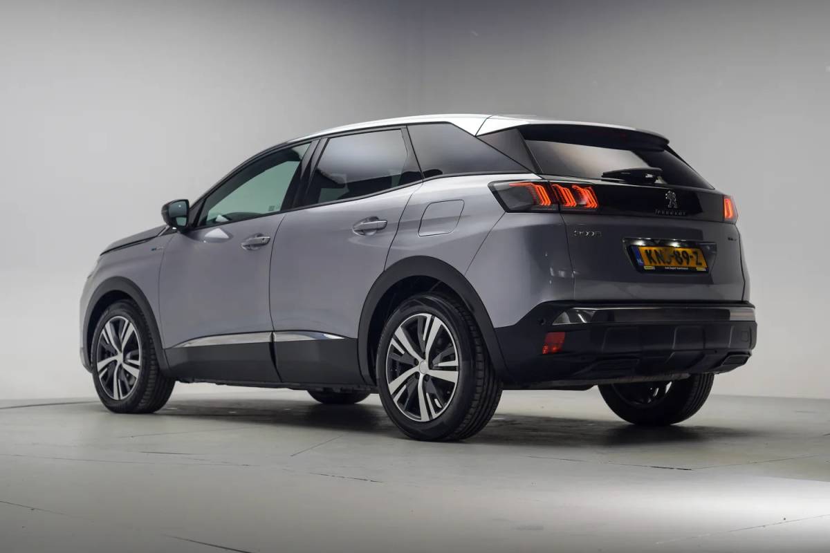 Peugeot 3008 Peugeot 3008 1.6 HYbrid 225pk Allure Aut.[ Clima / ECC Navi Apple / Android Camera ]