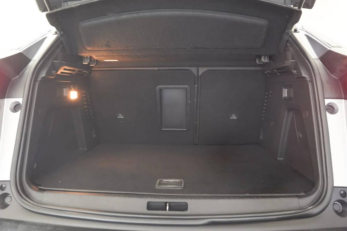 Peugeot 3008 Peugeot 3008 1.6 HYbrid 225pk Allure Aut.[ Clima / ECC Navi Apple / Android Camera ]