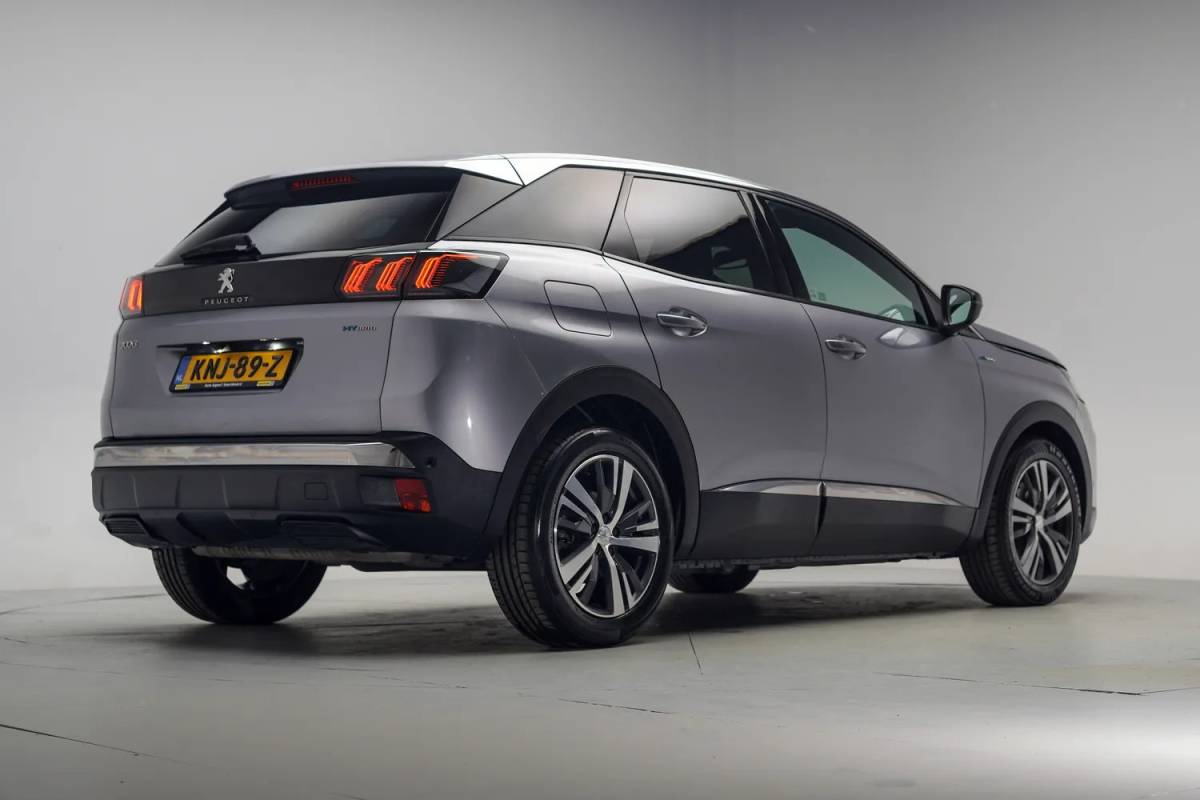 Peugeot 3008 Peugeot 3008 1.6 HYbrid 225pk Allure Aut.[ Clima / ECC Navi Apple / Android Camera ]