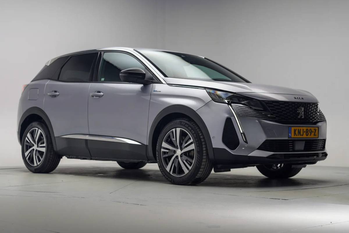 Peugeot 3008 Peugeot 3008 1.6 HYbrid 225pk Allure Aut.[ Clima / ECC Navi Apple / Android Camera ]