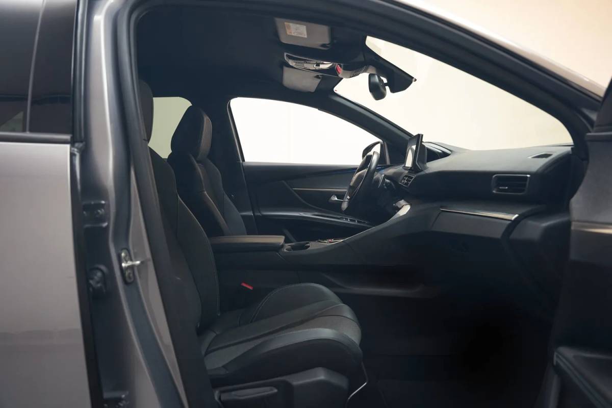Peugeot 3008 Peugeot 3008 1.6 HYbrid 225pk Allure Aut.[ Clima / ECC Navi Apple / Android Camera ]