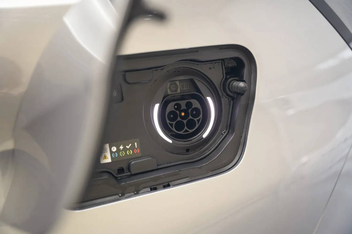 Peugeot 3008 Peugeot 3008 1.6 HYbrid 225pk Allure Aut.[ Clima / ECC Navi Apple / Android Camera ]