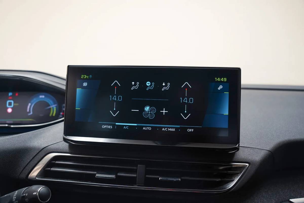 Peugeot 3008 Peugeot 3008 1.6 HYbrid 225pk Allure Aut.[ Clima / ECC Navi Apple / Android Camera ]