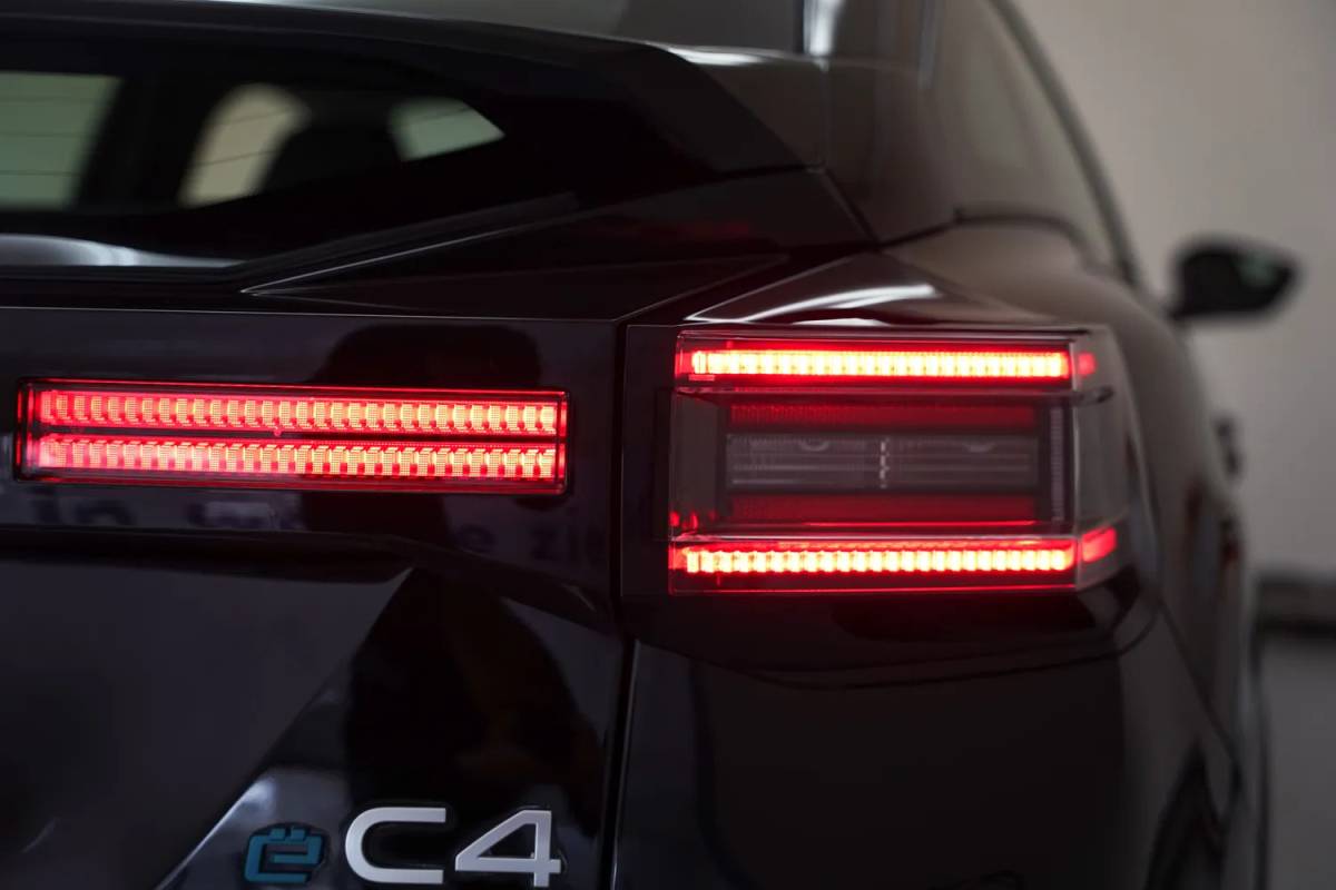 Citroën ë-C4 Citroen e-C4 You 50kWh 3-fase [ LED Navi Camera Climate ]