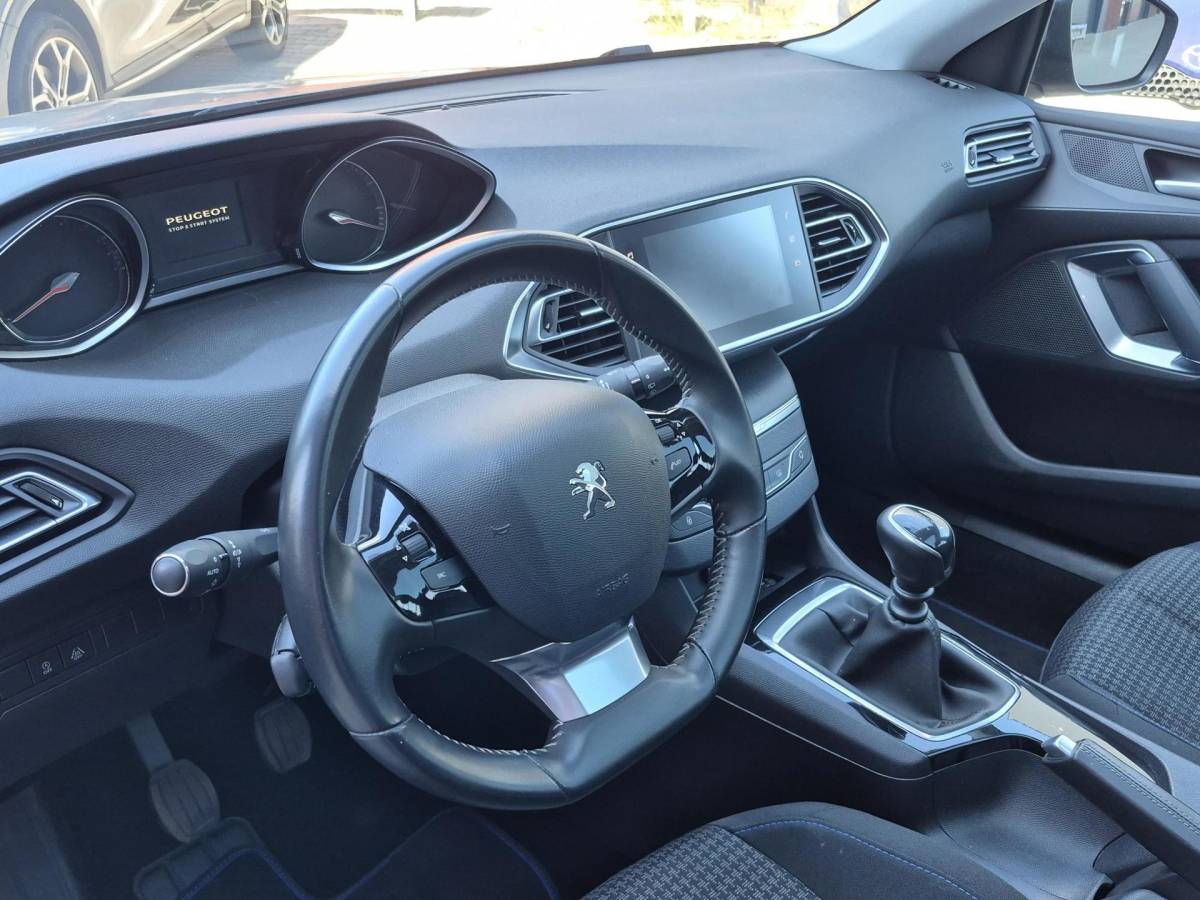 Peugeot 308 Peugeot 308 1.2 PureTech Allure LED/PANO/