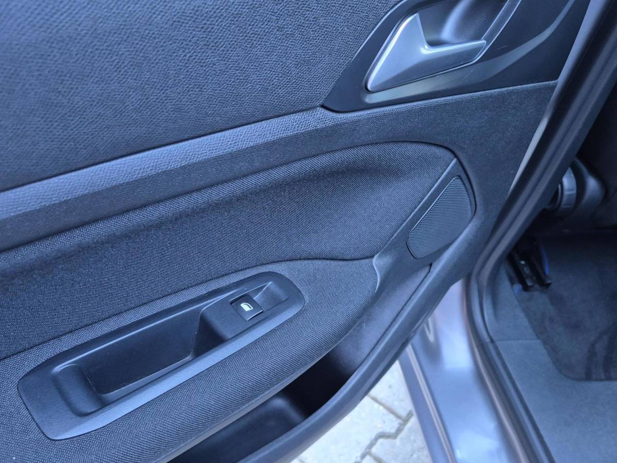 Peugeot 308 Peugeot 308 1.2 PureTech Allure LED/PANO/