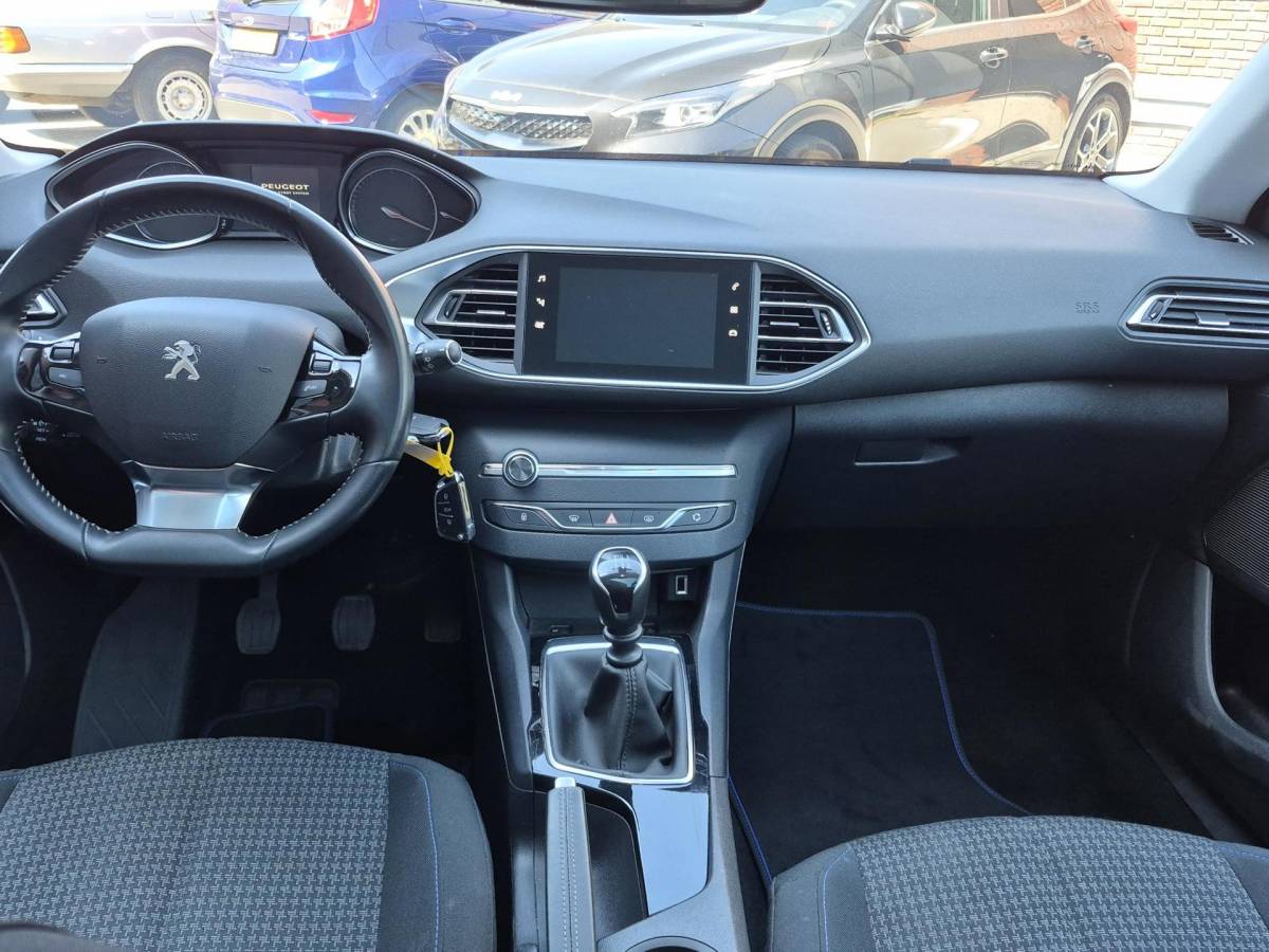 Peugeot 308 Peugeot 308 1.2 PureTech Allure LED/PANO/