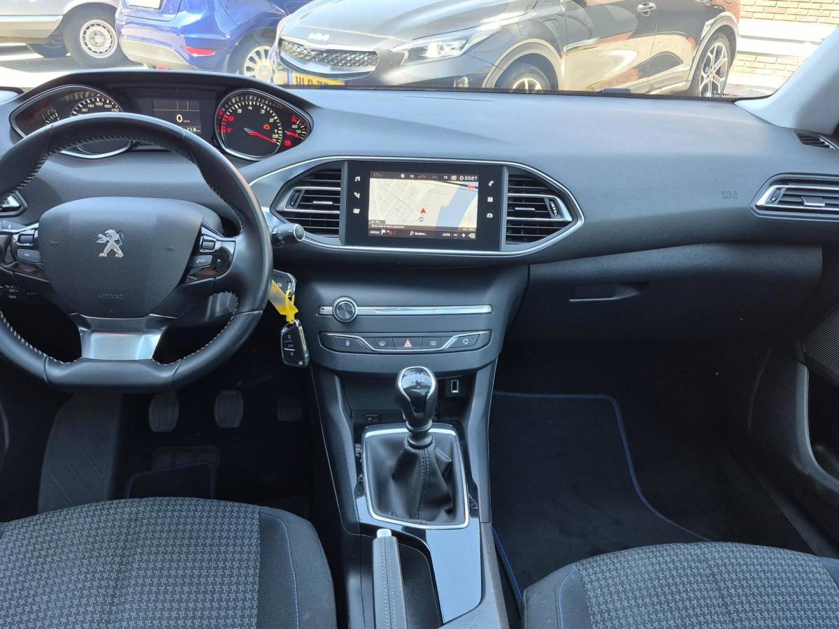 Peugeot 308 Peugeot 308 1.2 PureTech Allure LED/PANO/