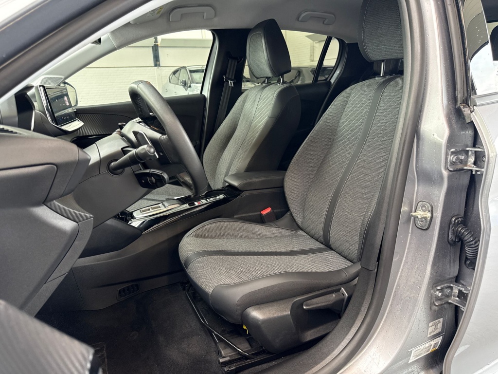 Peugeot 208 Peugeot 208 Hybrid 110 Allure | CarPlay | Sensoren V+A |