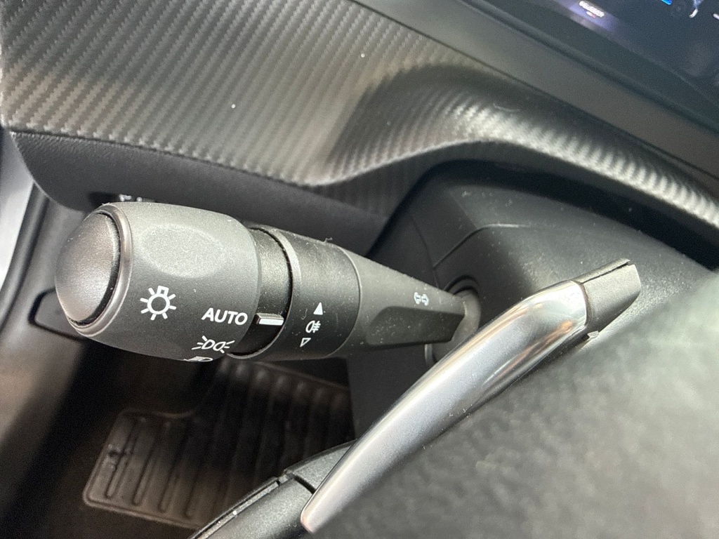 Peugeot 208 Peugeot 208 Hybrid 110 Allure | CarPlay | Sensoren V+A |