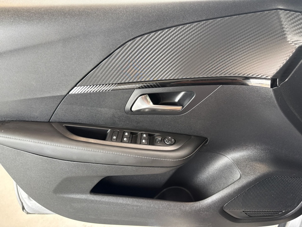 Peugeot 208 Peugeot 208 Hybrid 110 Allure | CarPlay | Sensoren V+A |