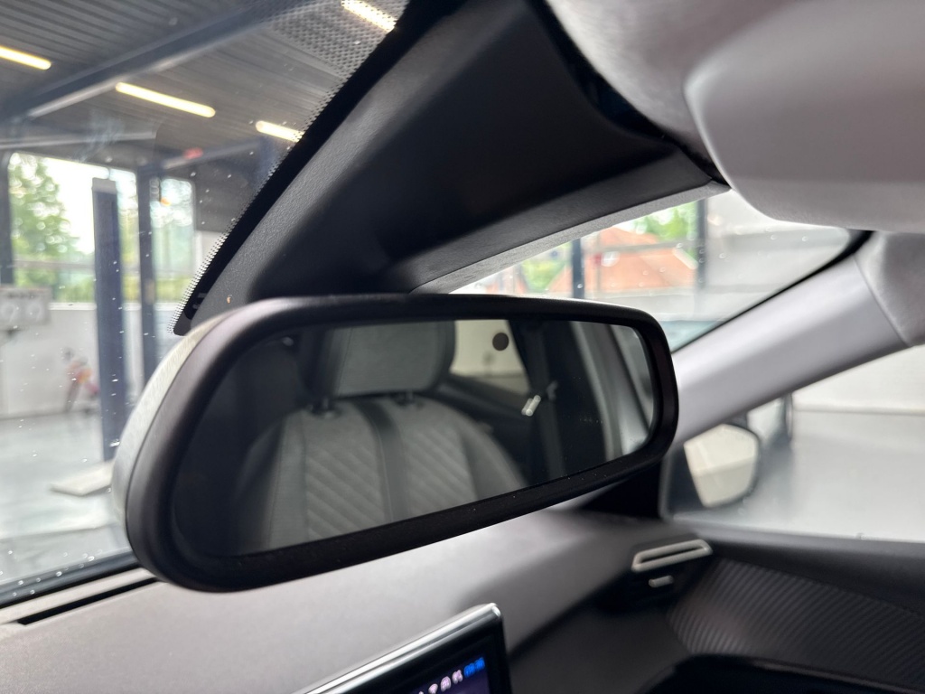 Peugeot 208 Peugeot 208 Hybrid 110 Allure | CarPlay | Sensoren V+A |