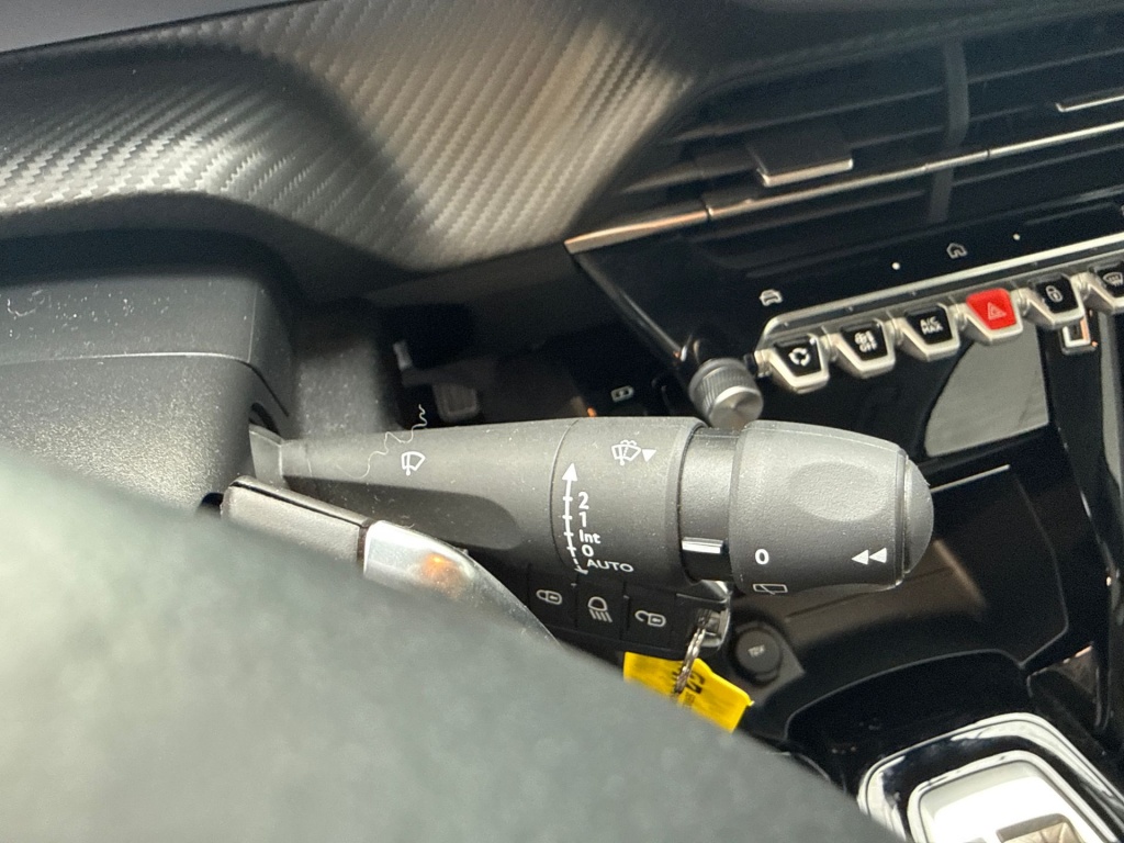 Peugeot 208 Peugeot 208 Hybrid 110 Allure | CarPlay | Sensoren V+A |