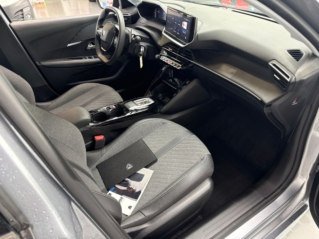 Peugeot 208 Peugeot 208 Hybrid 110 Allure | CarPlay | Sensoren V+A |