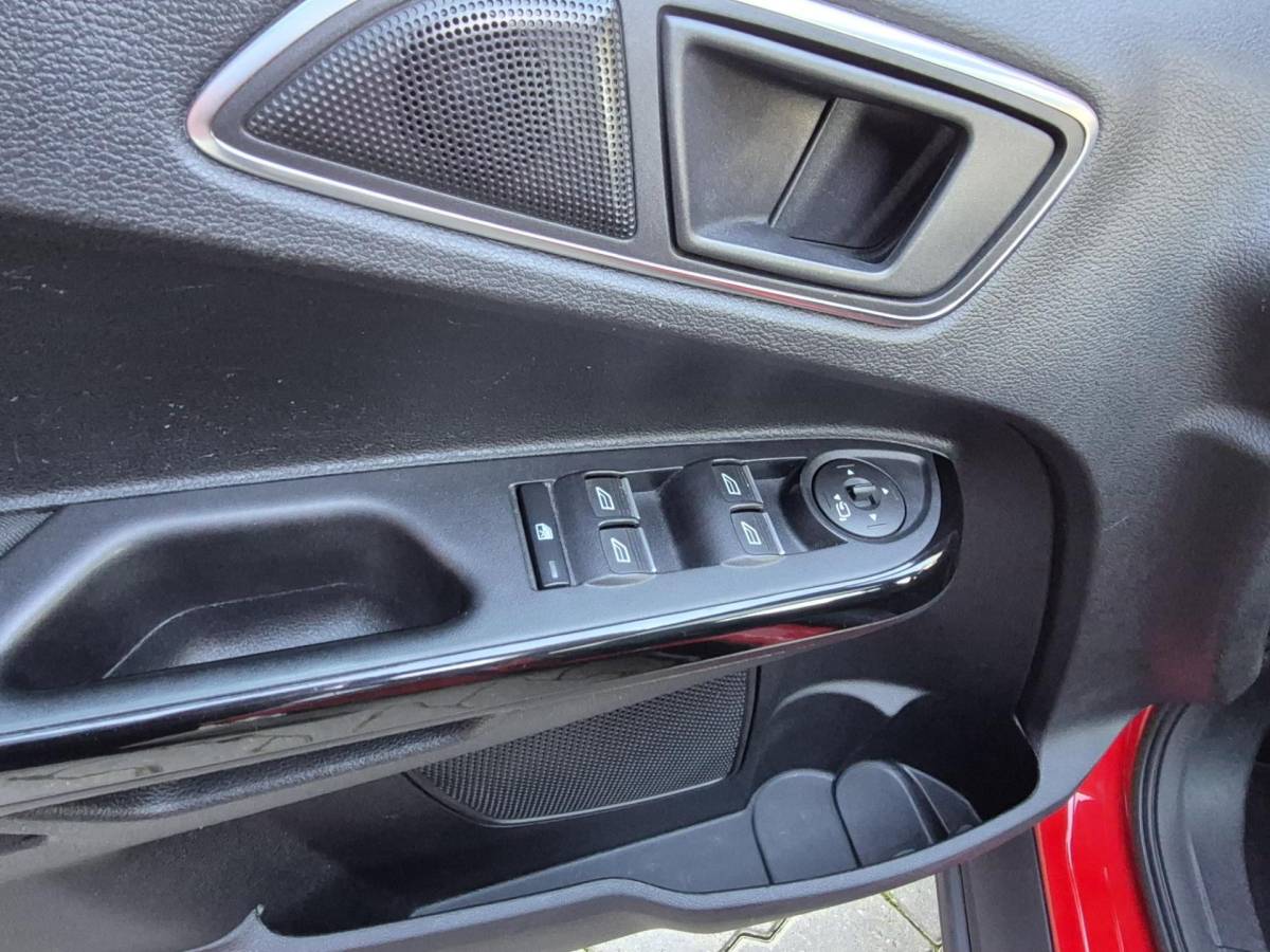 Ford B-MAX Ford B-MAX 1.0 EcoBoost Titanium led,trekhaak,pano dak apk 15-01-2027