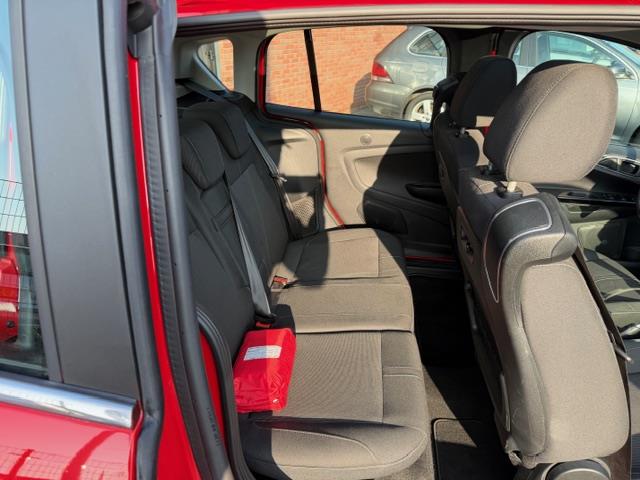 Ford B-MAX Ford B-MAX 1.0 EcoBoost Titanium led,trekhaak,pano dak apk 15-01-2027