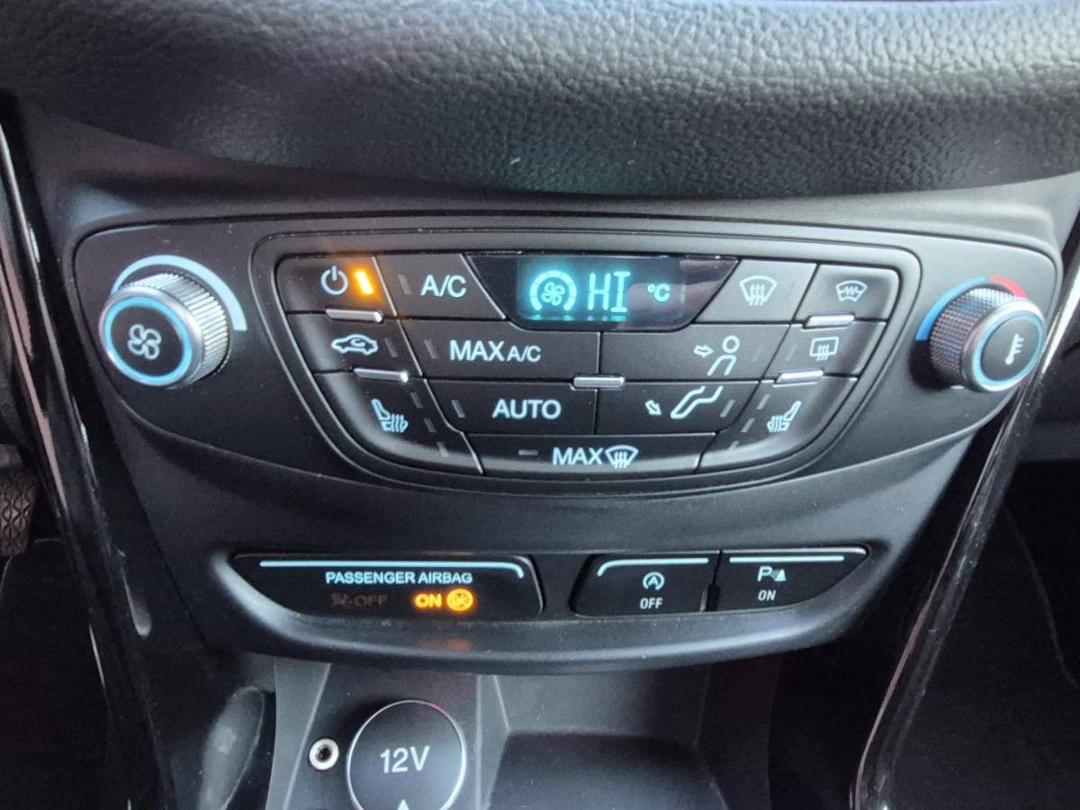 Ford B-MAX Ford B-MAX 1.0 EcoBoost Titanium led,trekhaak,pano dak apk 15-01-2027