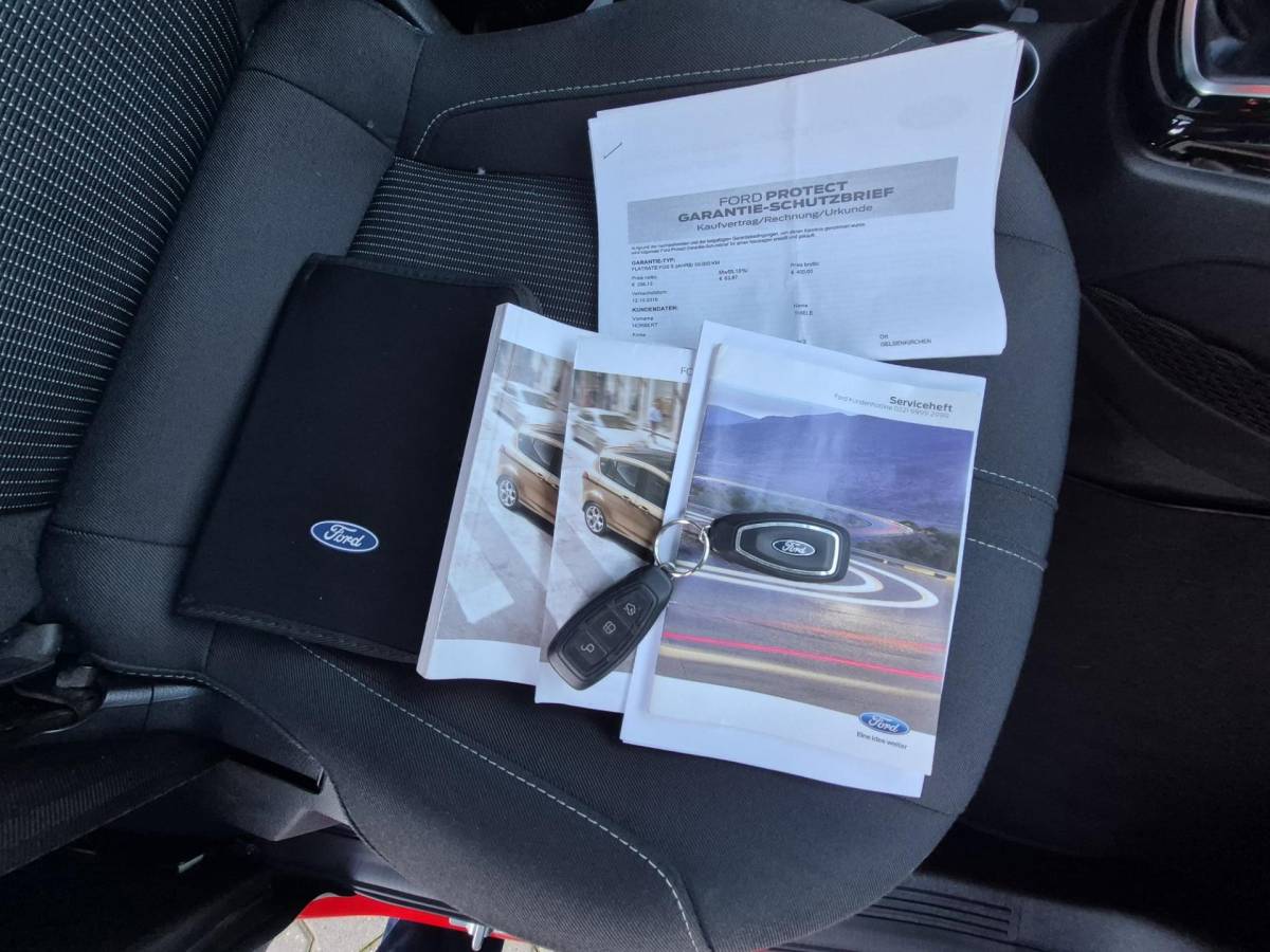 Ford B-MAX Ford B-MAX 1.0 EcoBoost Titanium led,trekhaak,pano dak apk 15-01-2027